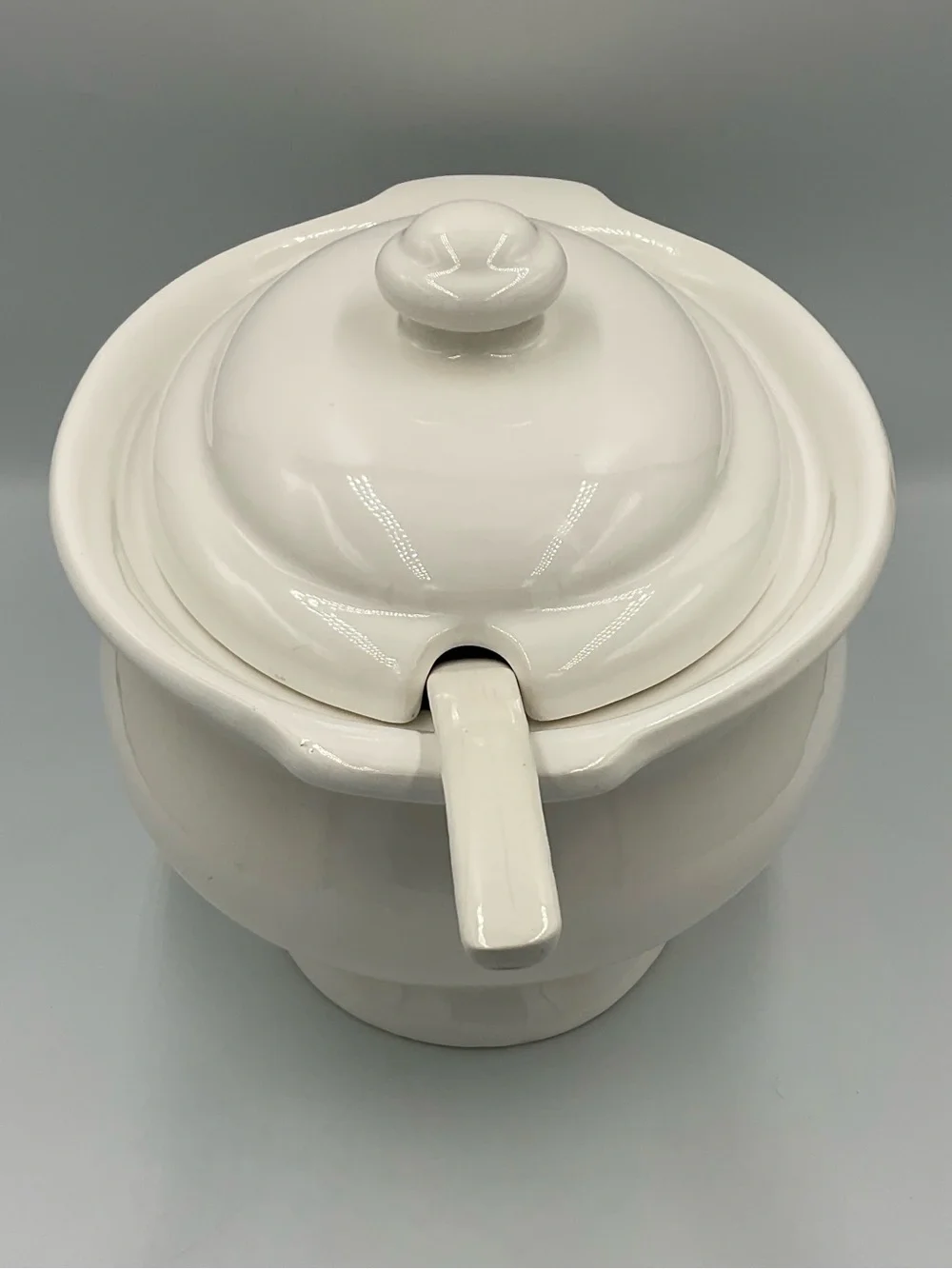 Vintage Pfaltzgraff Hearth #160 Off-white 3.5qt Lidded Soup Tureen with Ladle